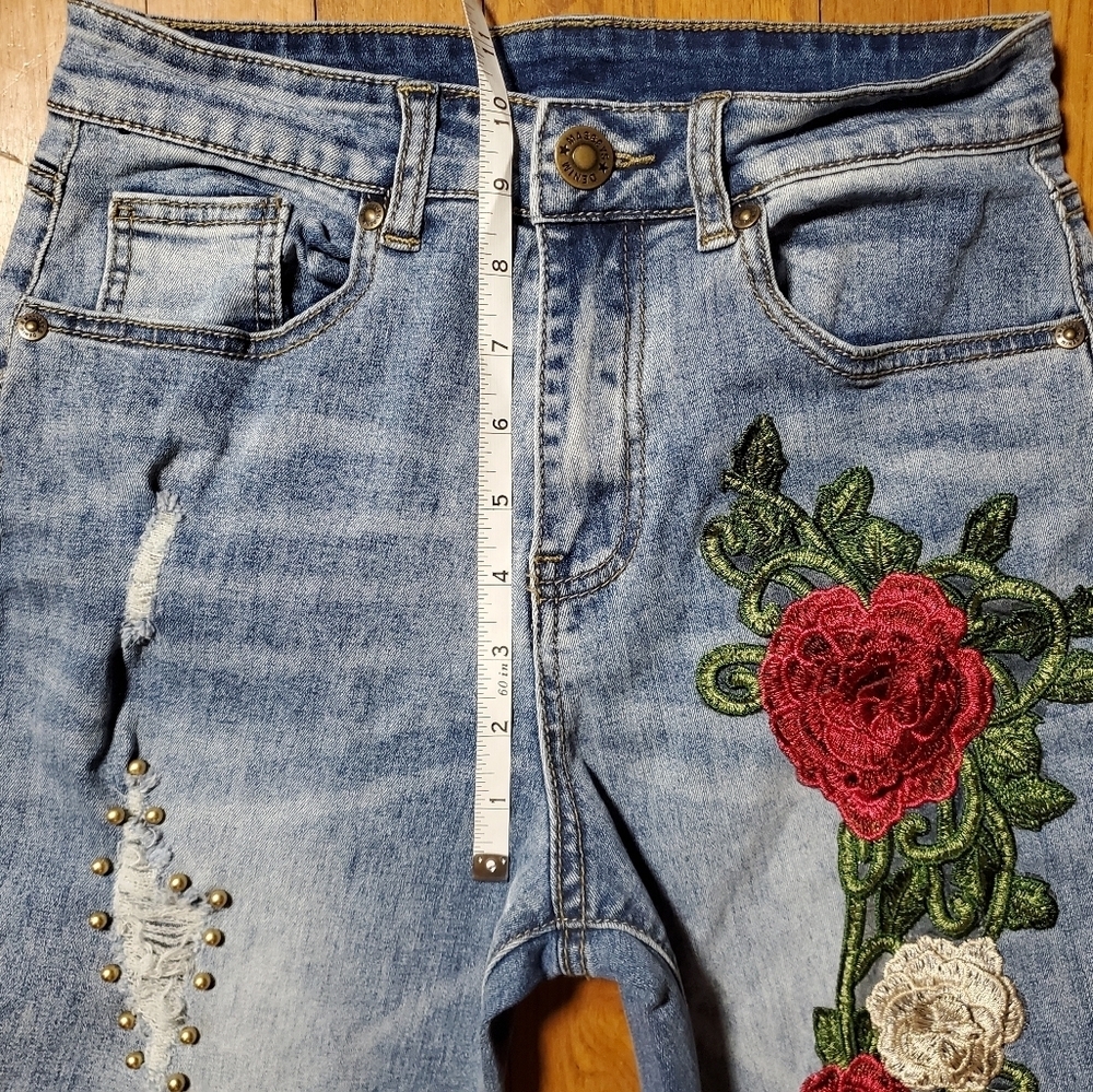 Embroidered Floral Skinny Jeans - Picture 11 of 14
